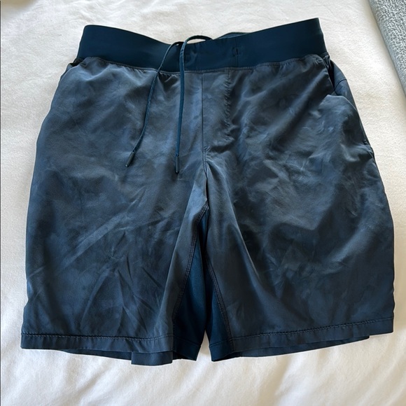 Men's lululemon Athletic Shorts - Picture 1 of 1